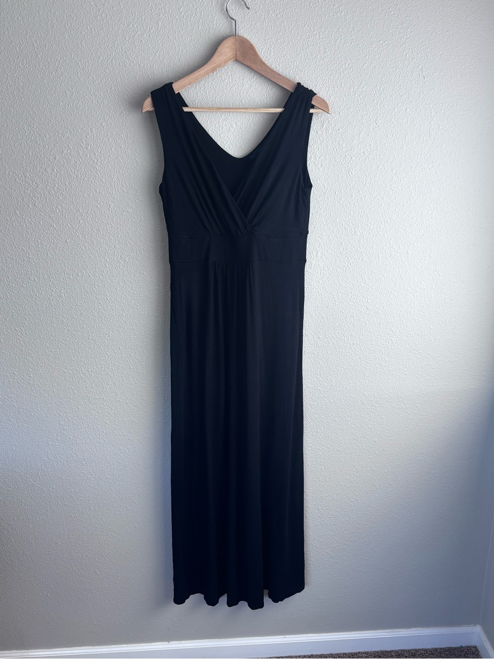 Black Sleeveless V-Neck Maxi Dress